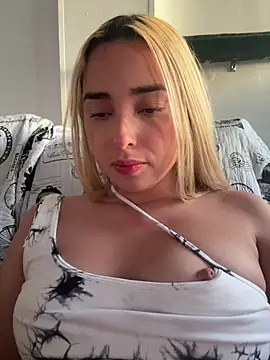 Irisweet  online show from February 17, 2025, 10:25 pm