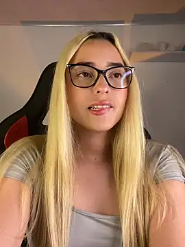 Irisweet  online show from February 22, 2025, 9:26 pm