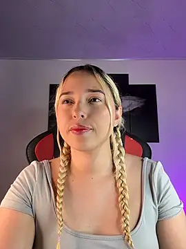 Irisweet  online show from October 18, 2025, 10:43 pm