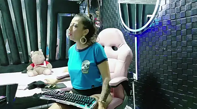 Snapshot of mature_sexi40 chatting on January 31, 2025, 3:52 am mature sexi40 online show from January 31, 2025, 3:52 am