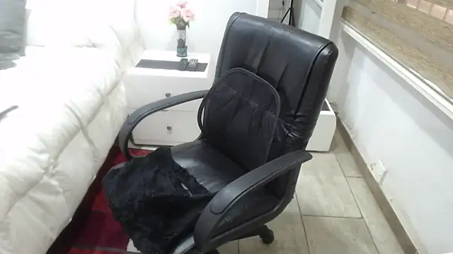 jesy hot online show from February 9, 2026, 7:51 pm