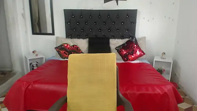 Snapshot of Sweetbigcatt chatting on February 25, 2025, 8:19 pm Sweetbigcatt online show from February 25, 2025, 8:19 pm