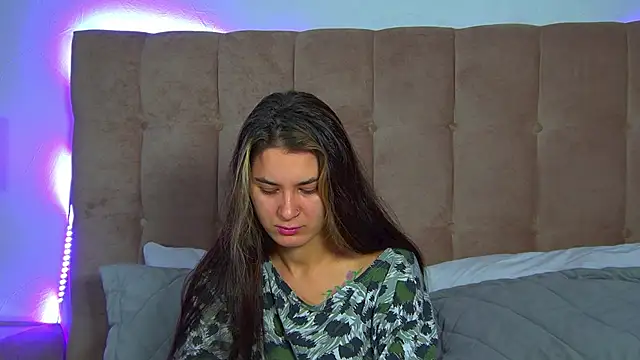 Snapshot of RachelSimpson chatting on November 8, 2025, 6:18 pm RachelSimpson online show from November 8, 2025, 6:18 pm