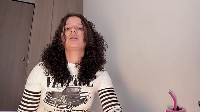 Snapshot of Cositarica_ chatting on October 4, 2025, 2:37 pm Cositarica online show from October 4, 2025, 2:37 pm