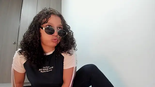 Snapshot of Cositarica_ chatting on October 6, 2025, 1:41 pm Cositarica online show from October 6, 2025, 1:41 pm