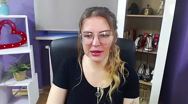 Zoey Erotic online show from December 23, 2024, 7:17 am