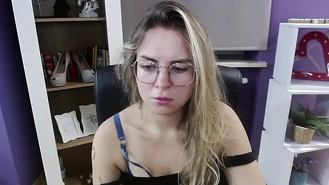 Zoey Erotic online show from October 8, 2025, 4:32 am