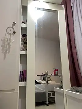 Snapshot of Kataliina chatting on February 18, 2025, 2:49 am Kataliina online show from February 18, 2025, 2:49 am