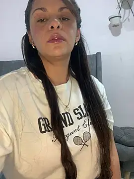 Snapshot of Kataliina chatting on February 21, 2025, 6:18 am Kataliina online show from February 21, 2025, 6:18 am