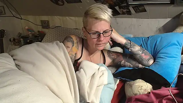 MaryG online show from December 3, 2024, 8:39 pm