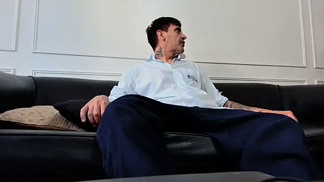 Elnonoykeila77 online show from February 13, 2026, 6:37 pm