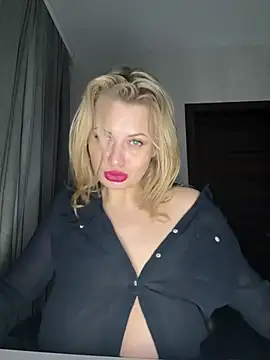 Snapshot of Evellyn chatting on February 9, 2025, 3:53 am Evellyn online show from February 9, 2025, 3:53 am