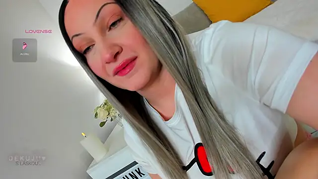 Snapshot of KVerunce chatting on January 29, 2025, 9:17 pm KVerunce online show from January 29, 2025, 9:17 pm