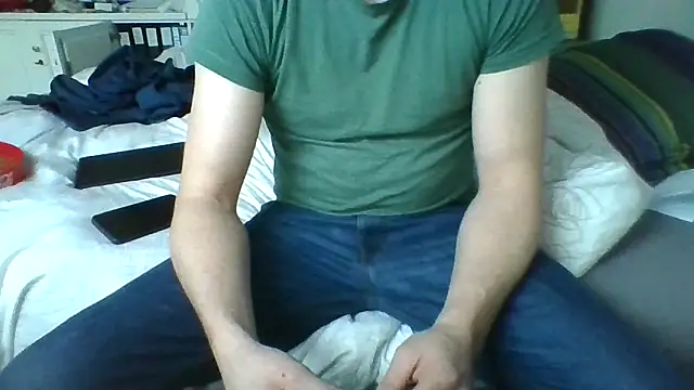 Snapshot of MmaxX004 chatting on February 23, 2025, 4:46 pm MmaxX004 online show from February 23, 2025, 4:46 pm