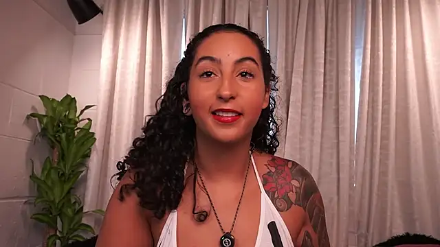 agatha collins  online show from November 27, 2025, 7:38 pm