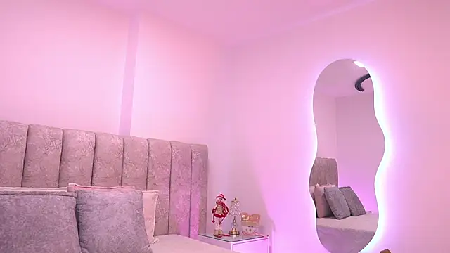 violeta aroca online show from December 18, 2025, 3:12 am