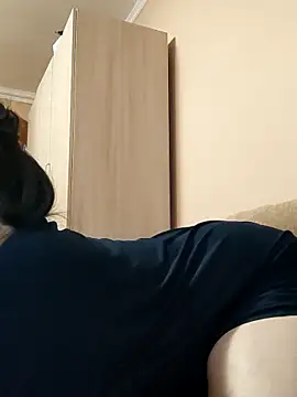 Zulfiya Bruce online show from December 15, 2025, 6:12 pm