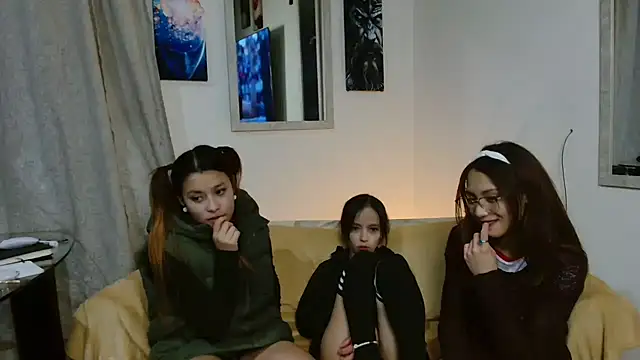 Snapshot of 3littleschoolteens chatting on November 1, 2025, 9:11 am 3littleschoolteens online show from November 1, 2025, 9:11 am