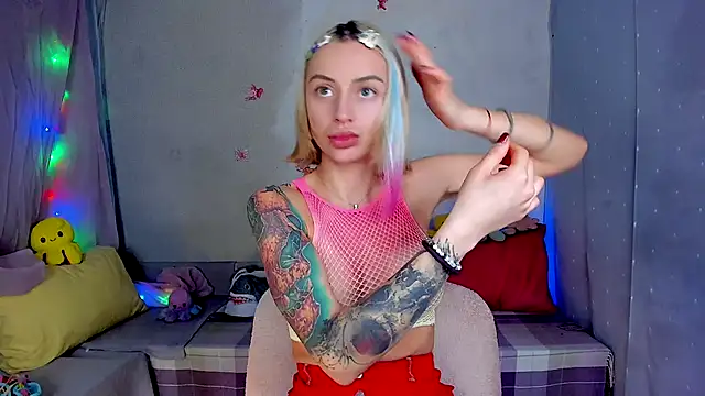 LickLizzy online show from November 16, 2025, 10:26 pm