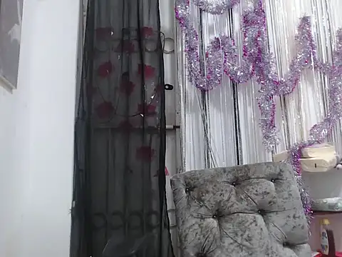 heyline milf online show from December 21, 2024, 12:49 pm