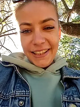 Keli Jessi online show from September 28, 2025, 12:43 pm