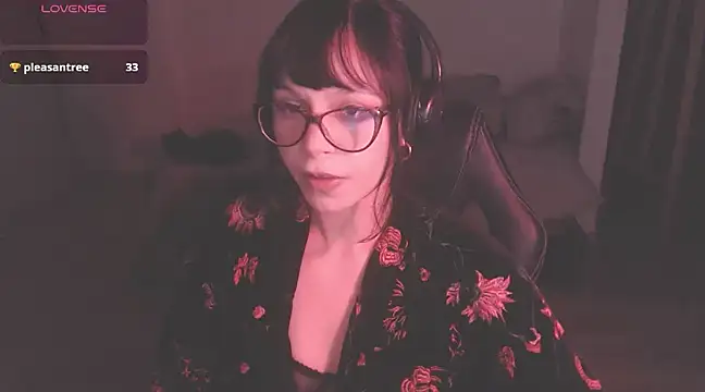 Snapshot of modjo_ chatting on December 21, 2024, 6:41 am modjo online show from December 21, 2024, 6:41 am