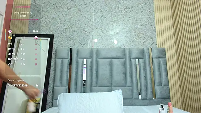 veronicaroose  online show from February 4, 2026, 12:44 pm