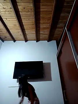 LunaZambrano online show from November 4, 2025, 1:10 pm