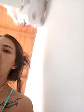 LunaZambrano online show from November 17, 2025, 6:14 pm