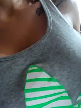 LunaZambrano online show from November 20, 2025, 2:06 pm