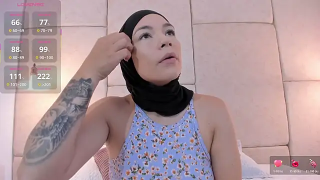 aisha vs online show from November 13, 2025, 12:15 pm