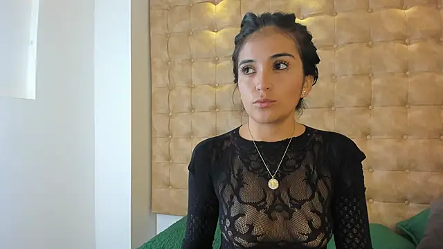 Snapshot of violet_giraldo chatting on May 29, 2026, 7:45 pm violet giraldo online show from May 29, 2026, 7:45 pm