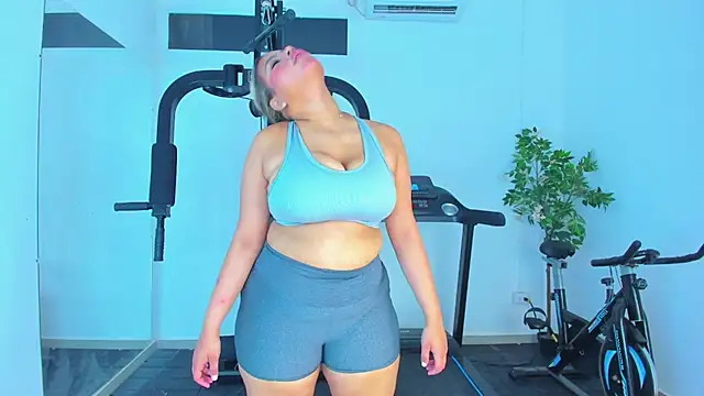 Snapshot of Carlota_peach chatting on February 10, 2025, 3:46 am Carlota peach online show from February 10, 2025, 3:46 am