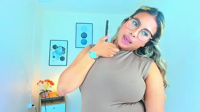 Snapshot of Carlota_peach chatting on March 1, 2025, 3:10 am Carlota peach online show from March 1, 2025, 3:10 am