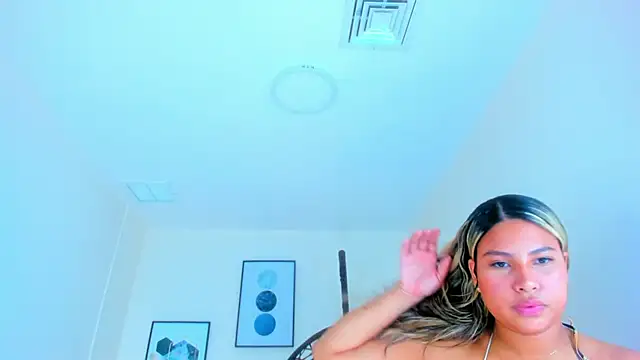 Snapshot of Carlota_peach chatting on March 10, 2025, 9:43 am Carlota peach online show from March 10, 2025, 9:43 am