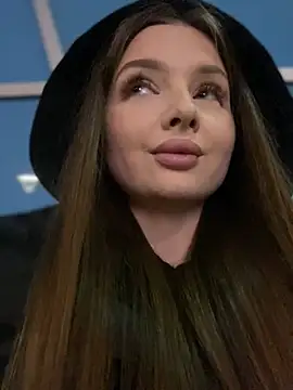 KrisMagnoly online show from March 18, 2025, 4:48 pm