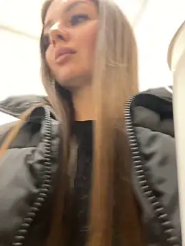 KrisMagnoly online show from October 8, 2025, 5:21 pm