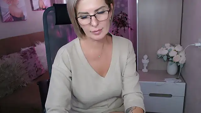 Snapshot of sensualEmilia chatting on December 7, 2024, 4:58 pm sensualEmilia online show from December 7, 2024, 4:58 pm