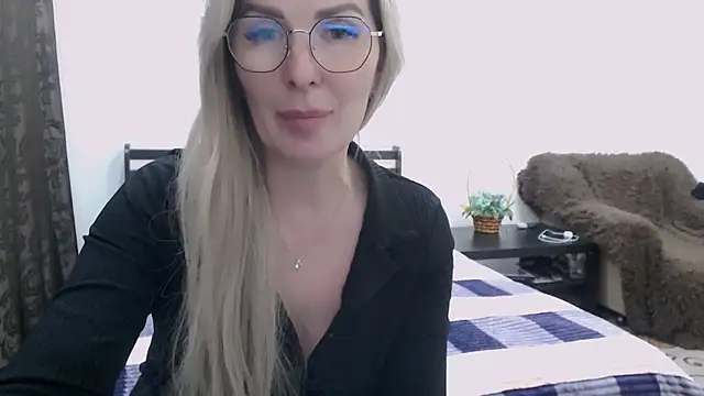 Snapshot of sensualEmilia chatting on March 22, 2025, 7:31 pm sensualEmilia online show from March 22, 2025, 7:31 pm