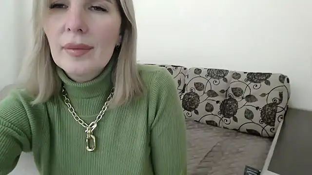 Snapshot of sensualEmilia chatting on October 25, 2025, 6:24 pm sensualEmilia online show from October 25, 2025, 6:24 pm