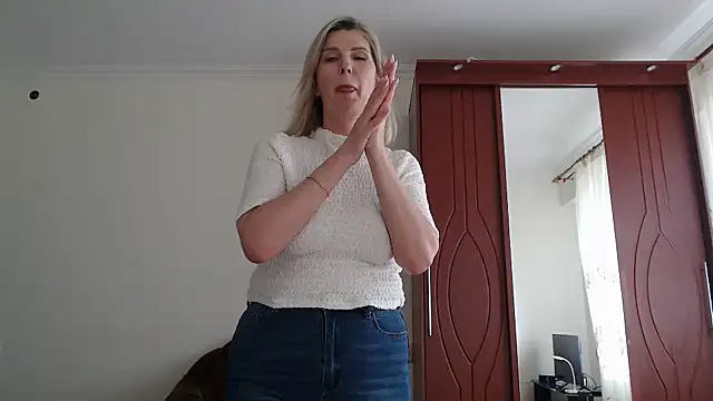 Snapshot of sensualEmilia chatting on November 6, 2025, 10:38 am sensualEmilia online show from November 6, 2025, 10:38 am