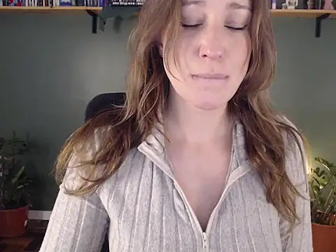 Snapshot of callmedemme chatting on May 25, 2026, 5:19 pm callmedemme online show from May 25, 2026, 5:19 pm