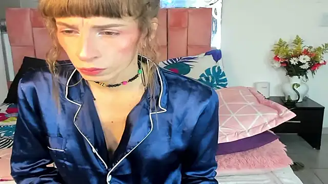 Snapshot of the_queen_aleja chatting on October 30, 2025, 12:50 pm the queen aleja online show from October 30, 2025, 12:50 pm