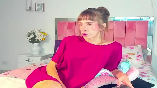 Snapshot of the_queen_aleja chatting on November 14, 2025, 12:59 pm the queen aleja online show from November 14, 2025, 12:59 pm