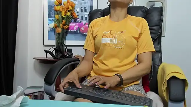 Aries Mature online show from October 5, 2025, 4:05 pm