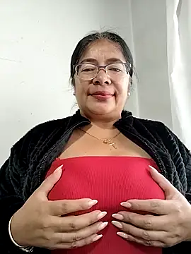 Snapshot of __valentina18 chatting on October 30, 2025, 1:12 pm valentina18 online show from October 30, 2025, 1:12 pm