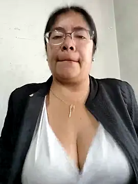 Snapshot of __valentina18 chatting on November 5, 2025, 1:00 pm valentina18 online show from November 5, 2025, 1:00 pm