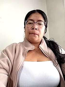 Snapshot of __valentina18 chatting on November 6, 2025, 1:34 pm valentina18 online show from November 6, 2025, 1:34 pm