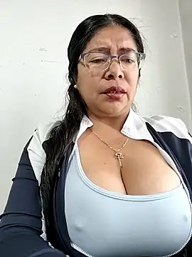 Snapshot of __valentina18 chatting on November 8, 2025, 1:11 pm valentina18 online show from November 8, 2025, 1:11 pm