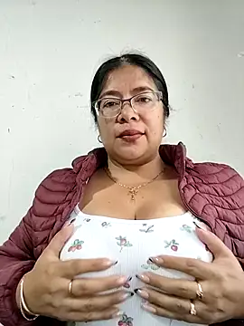 Snapshot of __valentina18 chatting on November 13, 2025, 1:10 pm valentina18 online show from November 13, 2025, 1:10 pm